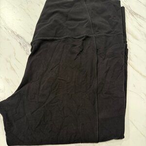 Athleta Black Salutation Stash 7/8 Leggings with pockets
